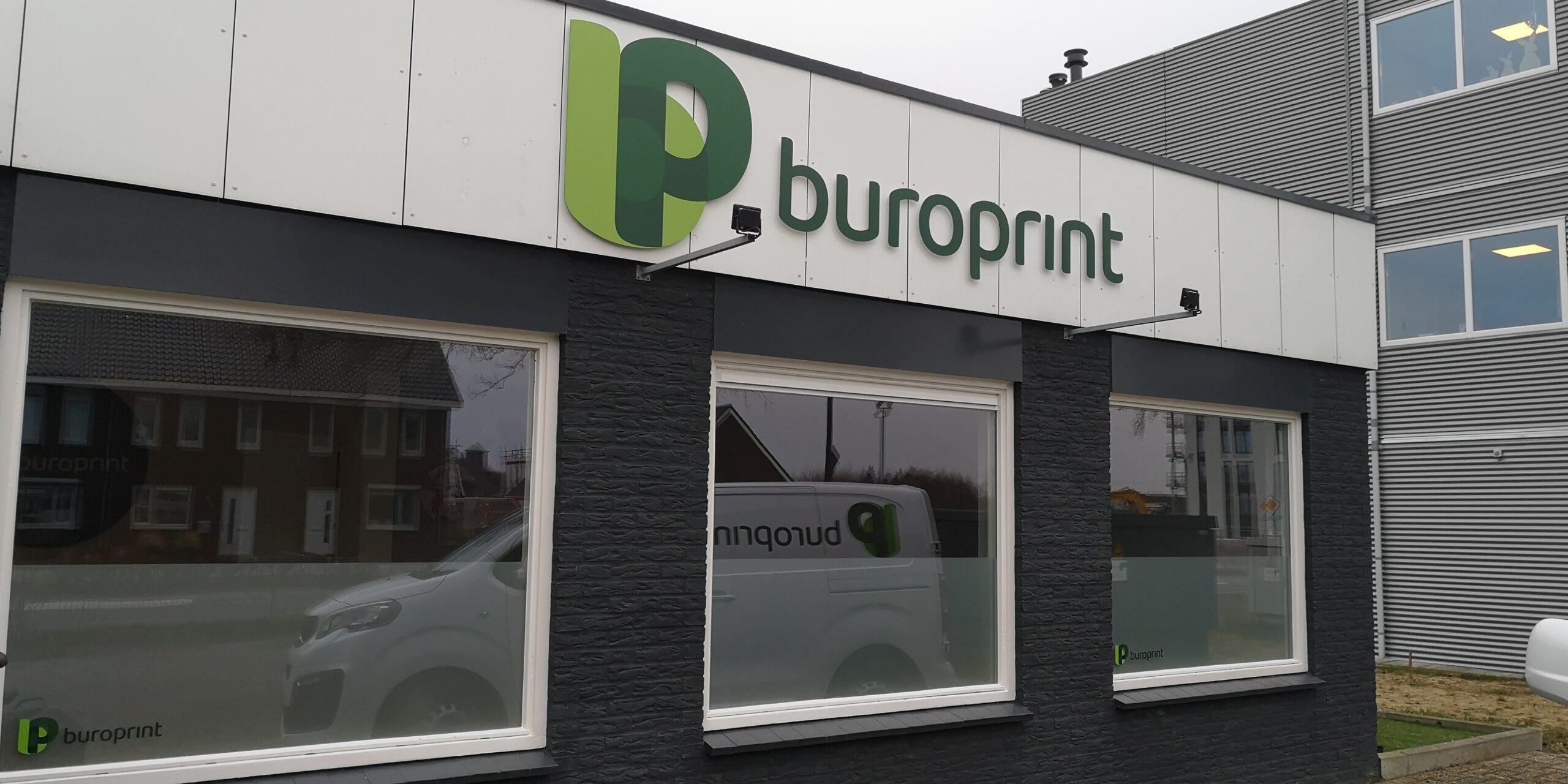 logo aan pand